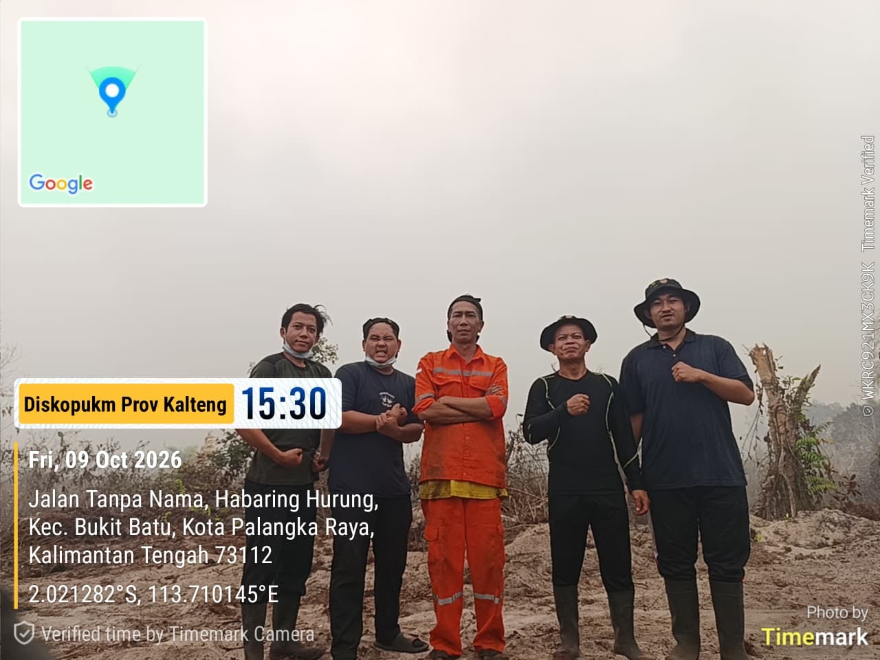 Regu 17 Dinas Koperasi dan UKM Kalteng Lanjutkan Pemadaman Karhutla di Dua Lokasi di Palangka Raya