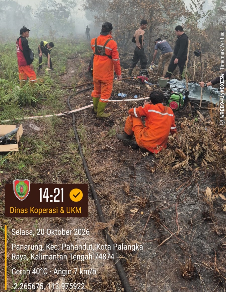 Regu 17 Diskop UKM Kalteng Lakukan Pendinginan dan Penyekatan Lanjutan Karhutla di Jalan Garu Raya