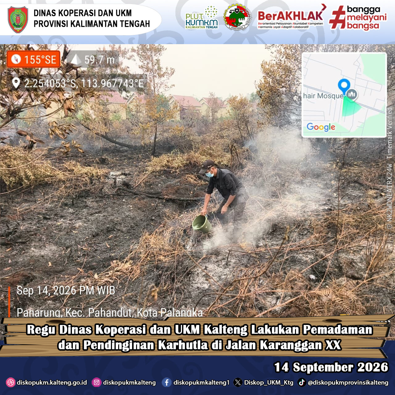 Regu Dinas Koperasi dan UKM Kalteng Lakukan Pemadaman dan Pendinginan Karhutla di Jalan Karanggan