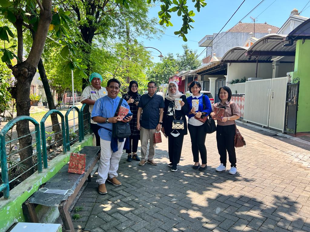 Berkunjung ke salah satu Rumah Produksi Bolu Ketan di Sidoarjo, Jawa Timur.